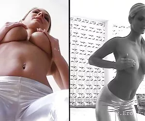 le due donne legano e prendere in giro due uomini