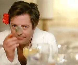 Horny dude ama guardare due brune sexy divertirsi