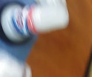 slut sporco nella stazione di gas