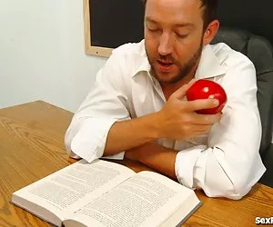 studentessa latina cattivo seduce suo insegnante