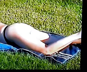 Amarna miller usando il chiaro giocattolo per fottere insensata