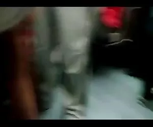 flashses brunetta DD sue tette enormi in camera da letto