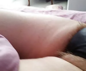 Mi piace la sensazione della sua figa pelosa Cicciottelle morbido