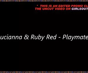 ragazze di spiaggia calda mostrando un sacco di epidermide estate 2014