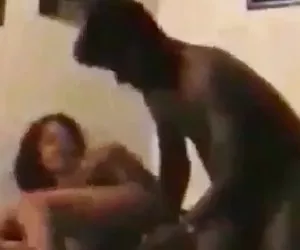 Latina con grandi tette su autobus