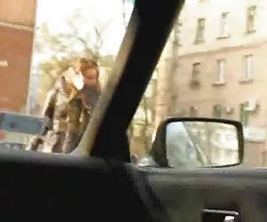 cam nascosta - ragazza si masturba con dildo grande