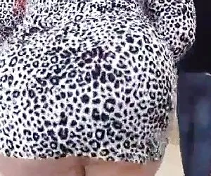 Stand con un paio di grandi culo di mamma