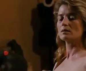 I famosi puttane godere inserendo i grandi giocattoli e palline nel culo