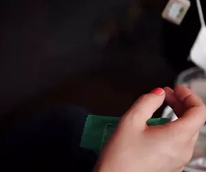 Cutie Ellie riceve lo sperma sorpresa