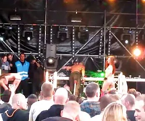 Grande bionda infermiera avendo un hard