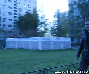 Il barbone è inchiodato sulla piscina