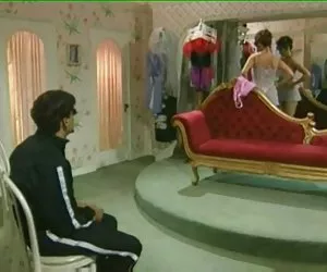 Sexy adolescente ha bisogno di un lavoro