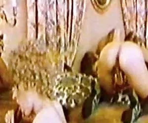 Santa silvia adolescente gode di scopa e la fustigazione