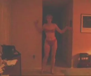 pulcino nero con tette enormi e capezzoli succhia cazzo bianco