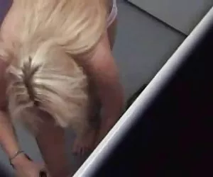 curvy milf vicky vixen oralmente addomesticamento pantaloni serpente