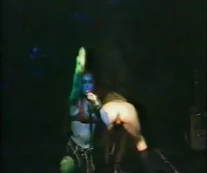 nerd bruna e succhiare cazzo