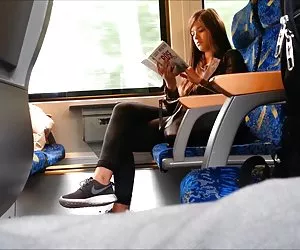 milf tedesca con un costume da bagno scopa