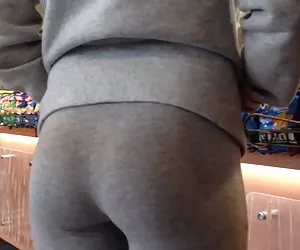 giovane ragazza di 18 anni teeny è scopata duro da mugur