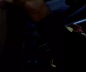 ragazza scopata da due lesbiche mature