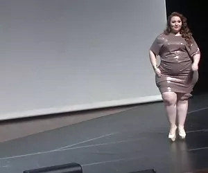 la padrona negozia un rilancio - femdom - footjob