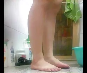 Lei è stata spogliata e scopata nel culo.