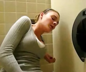 Alia starr dà un boner palpitante strip tease