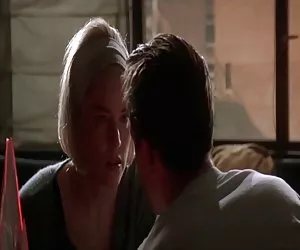 sexy brunette milf ottiene il suo asino pestata!