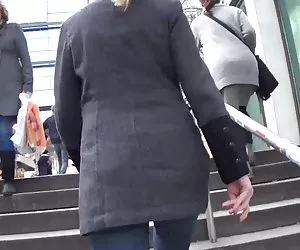 Lottatore arrabbiato della donna punisce suo partner exgirlfriend