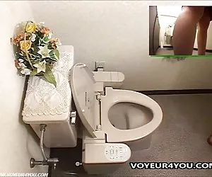 una moglie puttana cazzo suo amante davanti al maritino