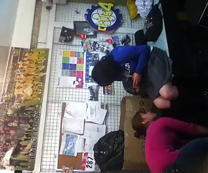 scopare sulla spiaggia pubblica a odessa