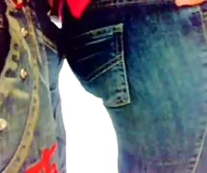 milf caldo espone le sue tette in spiaggia nudista di troc