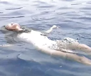 Il papà di un giovane biondo doloroso anale