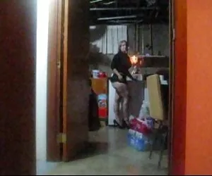 scorie: la procace donna-poliziotto interracial gangbang