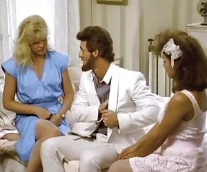 Vestita una donna da un uomo nudo procace matura attraverso i ragazzi Dick