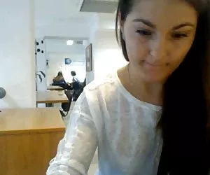 2 amici ottenere giocherellona sulla spiaggia