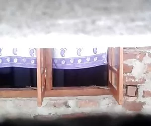 Divano Bang con capelli neri come l'ebano bellezza