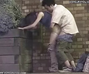 Sunrise Adams scopata a bordo piscina