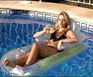 Nadia stili di culo ha saltato come