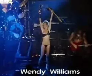 Rihanna look allo stesso modo sontuoso stili