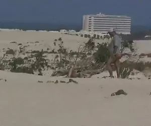 Beata sculacciata e scopata hard in soffitta