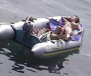 bionda slut prende il gallo nero gigante gloryhole