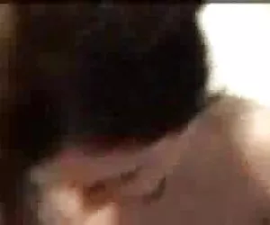 brunetta si fà sesso anale francese con due grossi cazzi