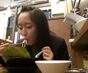 vecchia mamma e giovane pompino di bellezza