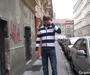 Penso che profondo che giù sei una sgualdrina femminuccia