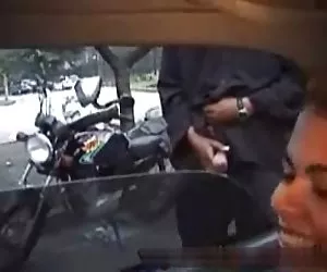 Scherzi a parte sensuale bruna milf