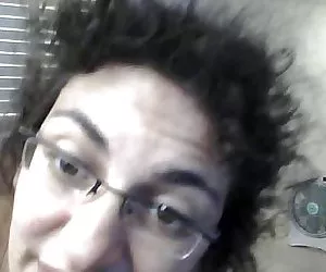 dominando slut scopa il culo di un ragazzo con una cinghia su