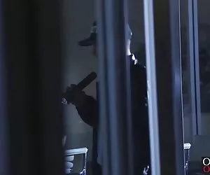 newbie europeo alice avreg gioca con i capezzoli forati