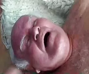 Teenager cavalca amatoriale ebano gallo nelle vicinanze