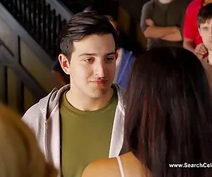 nudo di Mindy robinson - casa Alfa (2014)