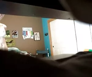 Aprile Mckenzie mostra le sue grandi tette naturali porno